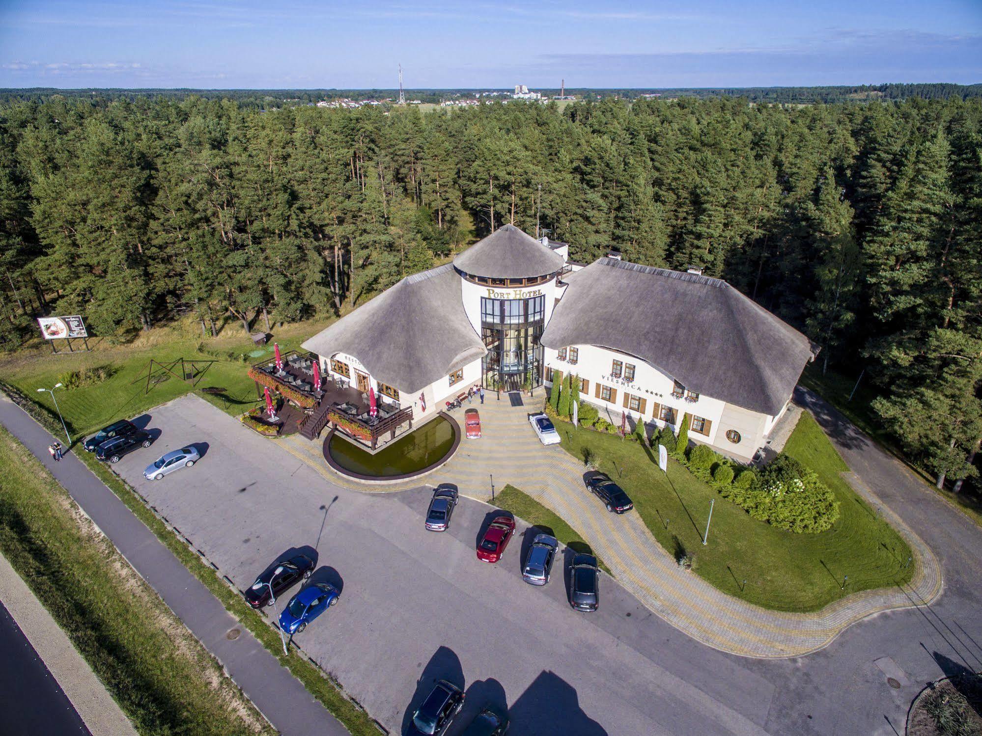 Port Hotel Ādaži Exteriör bild